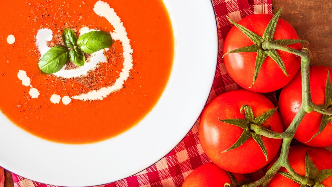 Bild: Tomatensuppe mit Möhren und Schmand